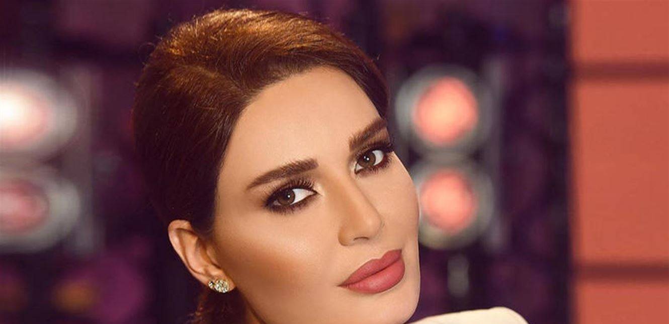 سيرين عبد النور غاضبة من إمرأة : يتكسرو إيديكي إن شاء الله!