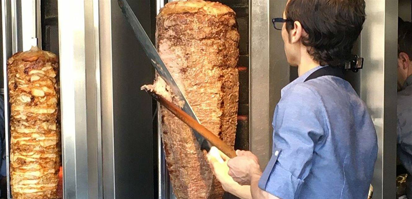 رغم خطورة الوجبات السريعة... 3 فوائد صحية للشاورما