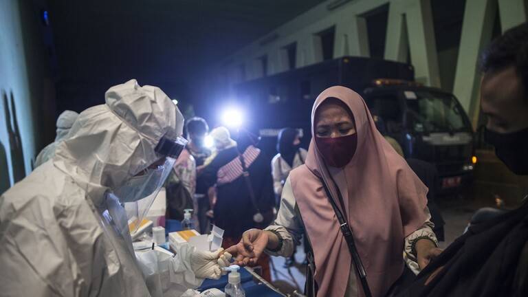 إندونيسيا تنوي الاستعانة بقادة عصابات مافيا في محاربة الفيروس التاجي