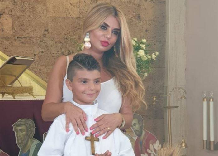 بالصور- الاعلامية عبير عبيد بركات تحتفل بالمناولة الاولى لابنها