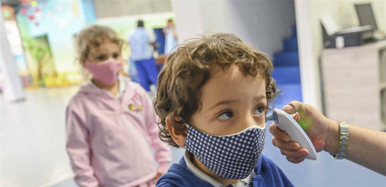 الأطفال ينقلون كورونا ولا تظهر عليهم الأعراض.. تحذيرات ونصائح مع عودة المدارس