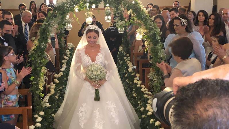 عروس 2020...كريستال محفوظ تدخل القفص الذهبي بإطلالة رائعة!