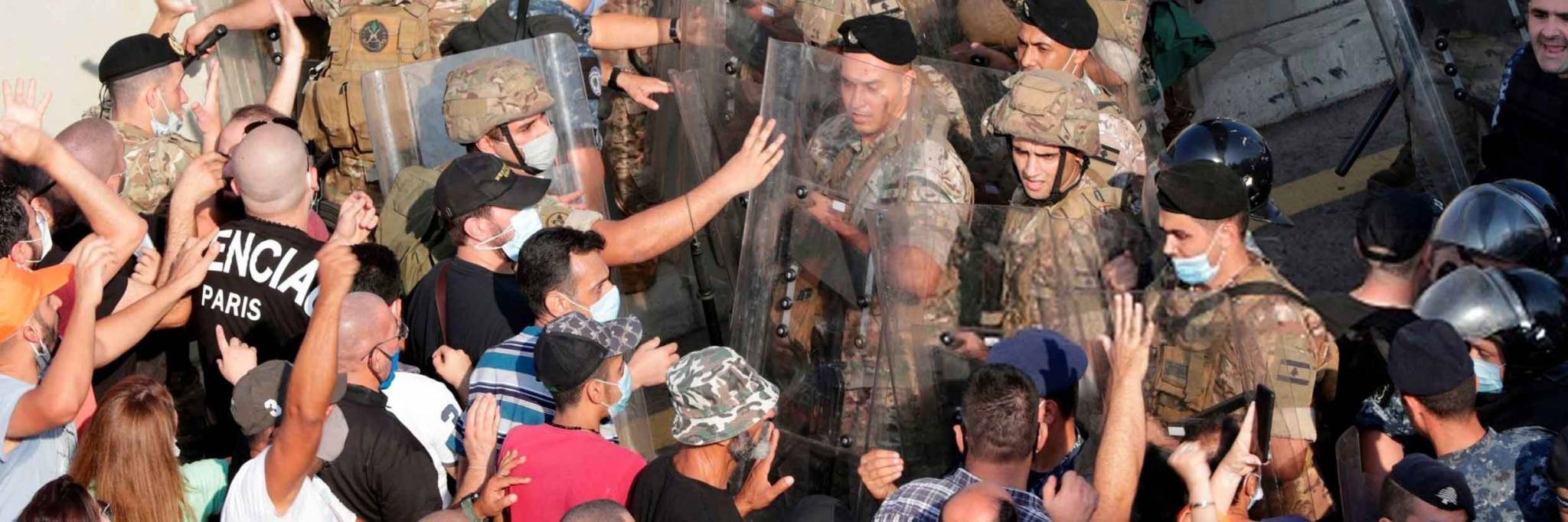 تأليف الحكومة يتأرجح على صفيح الخلافات الساخن حول الهوية والحقائب
تأكيد فرنسي : المبادرة مستمرة ونحن جادّون بها الى خواتيمها
الجيش يحول دون الصدام بــين انصار «الـتيـار» ومجموعات الحراك على طريق «القصر»