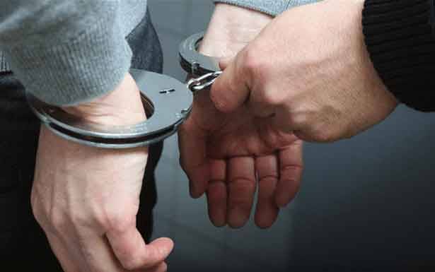 توقيف شخص أقدم على سرقة منزل بقوّة السلاح في وادي الزينة