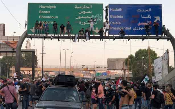 تجمّع لمناصري «التيار الوطني» في بعبدا رفضاً للتعرض لرئيس الجمهوريّة وموقع الرئاسة