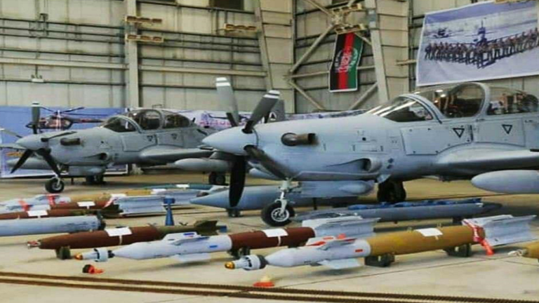 الولايات المتحدة تقدم 4 مقاتلات حربية للقوات الأفغانیة (صور)