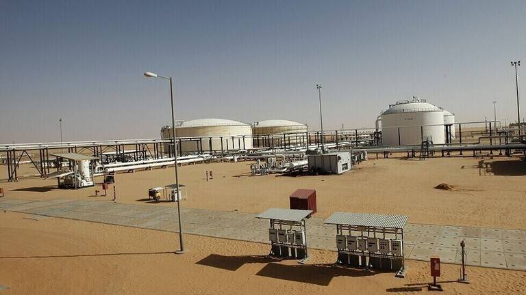 آمر المنطقة العسكرية الغربية يرفض اتفاق حفتر ومعيتيق بشأن النفط