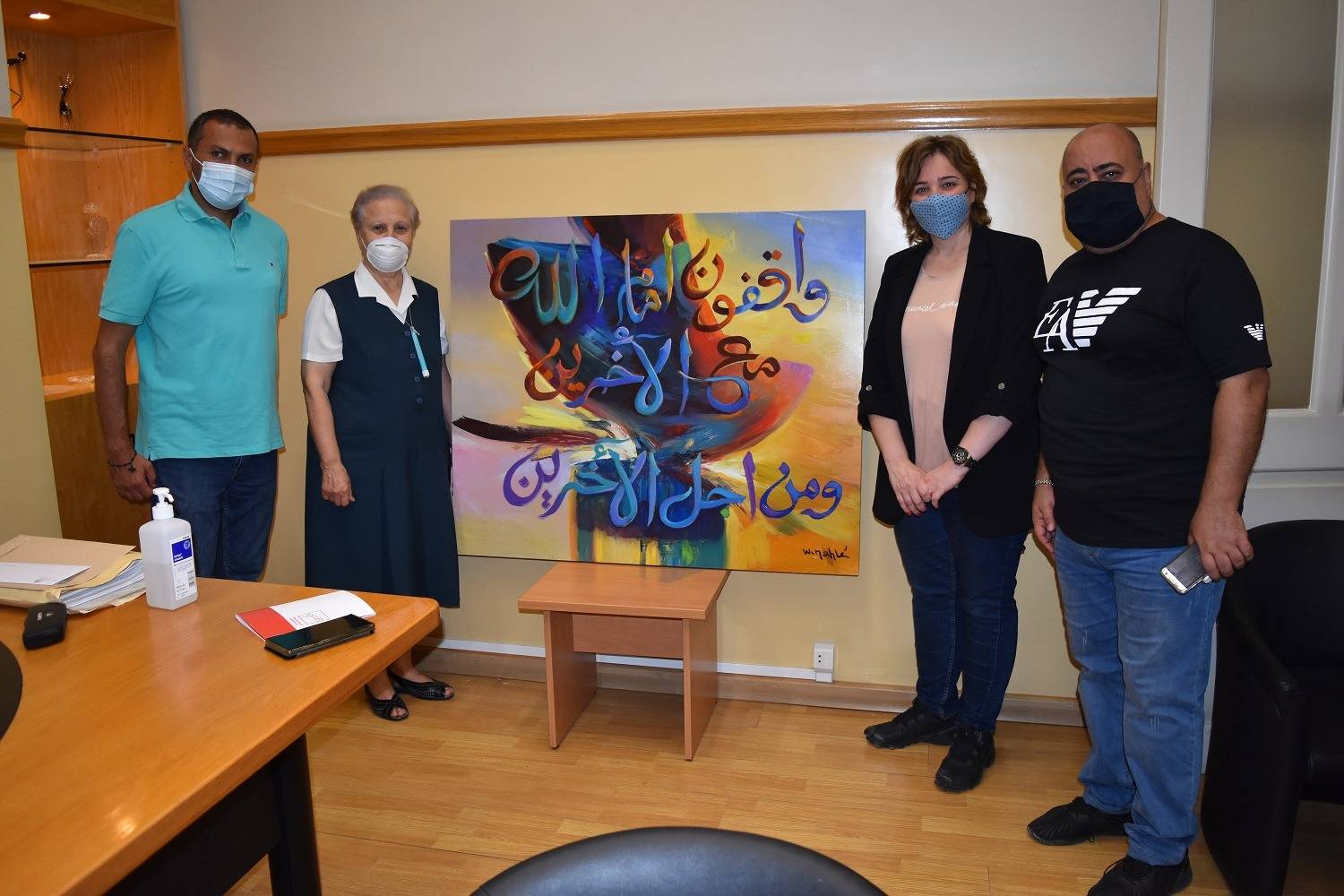 الأخت هلين ريشا مديرة القلبين الأقدسين في السيوفي .. “التلميذ ملك” وعدد من الخرجين من قدامى التلاميذ يضعون معنا لمسة وفاء لاعادة ترميم ما تهدم