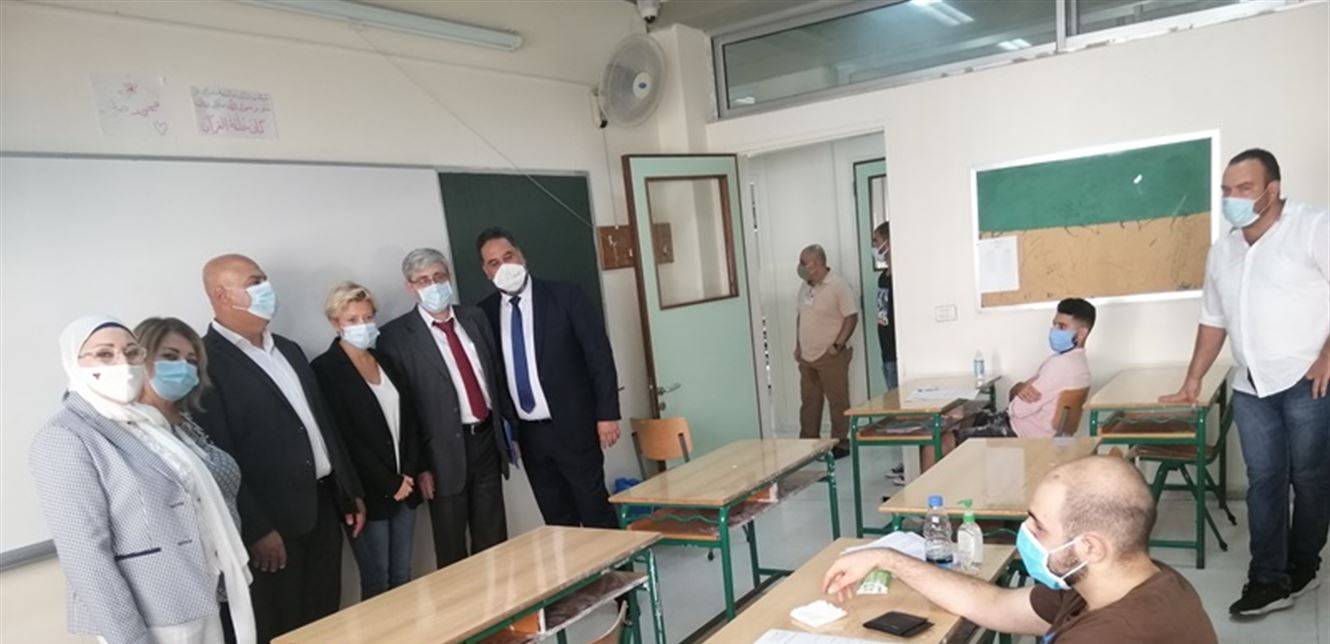 المجذوب جال على مراكز الامتحانات.. إطلاق النسخة الإلكترونية للكتب المدرسية مجانا
