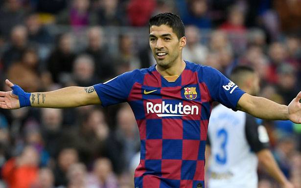 سواريز يفسخ عقده مع برشلونة
