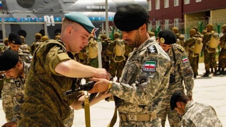 ظريف إلى روسيا قريباً... وموسكو تتعهد بتعزيز التعاون العسكري مع إيران