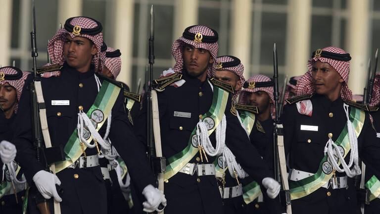 بمناسبة اليوم الوطني.. الحرس الوطني السعودي ينشر مقطع فيديو استعراضي لجنوده في الحد الجنوبي