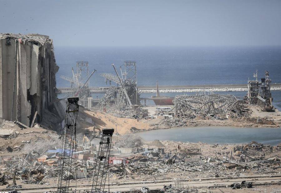 إنفجار المرفأ... صوان يستمع الى العريضي والطفيلي