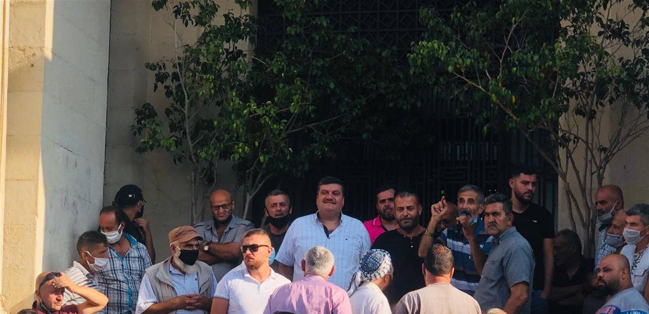 اعتصام تحذيري لعمال بلدية طرابلس للمطالبة بحقوقهم