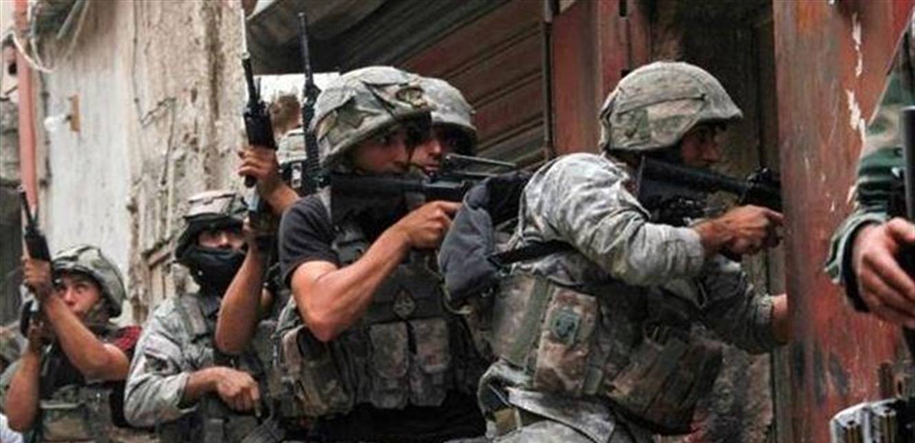 ضابط رفيع يشارك بمداهمة محل مجوهرات في مرياطة.. وهذه التفاصيل