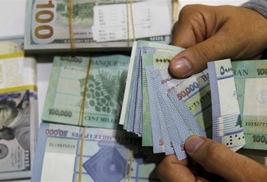 بعد إرتفاعه أمس...كم بَلغَ سعرُ دولار السوق السوداء اليوم؟