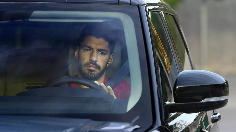 سواريز يرحل عن برشلونة إلى صفوف أتلتيكو مدريد