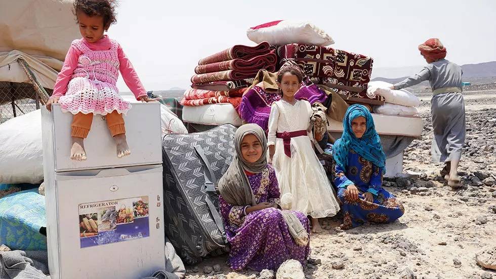 معارك معقل الحكومة الأخير في شمال اليمن تهدد النازحين بهروب جديد