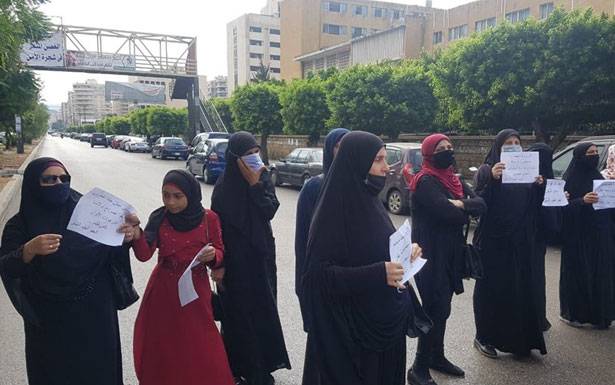 اهالي الموقوفين يقطعون الطرق لاقرار العفو العام
