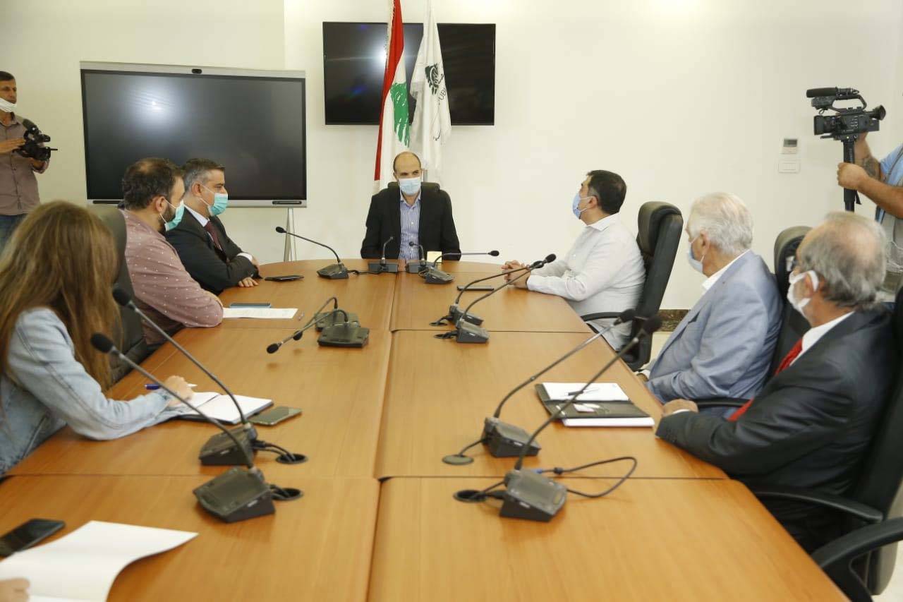 «كورونا» يتخطى الالف اصابة... كيف توزعت الاصابات في المناطق؟
وزير الصحة ترأس إجتماعا لتقويم اجراءات المطار واعتماد آلية جديدة للفحوصات