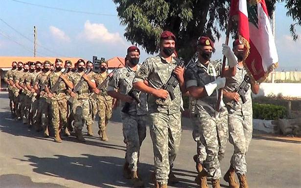 حفل تقديم جنود متمرنين ومجندين ممددة خدماتهم الى العلم