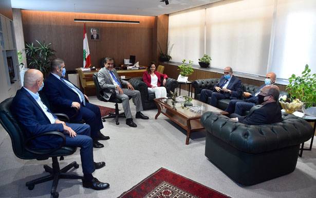 عبد الصمد التقت وفد نقابات المصارف