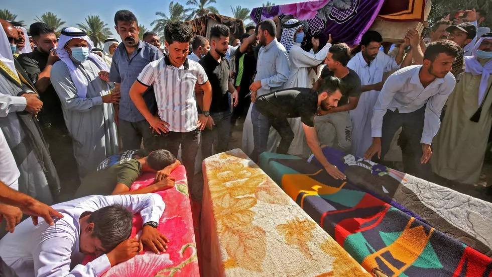 غضب لدى تشييع خمسة أطفال وامرأتين بصاروخ استهدف أميركيين قرب مطار بغداد