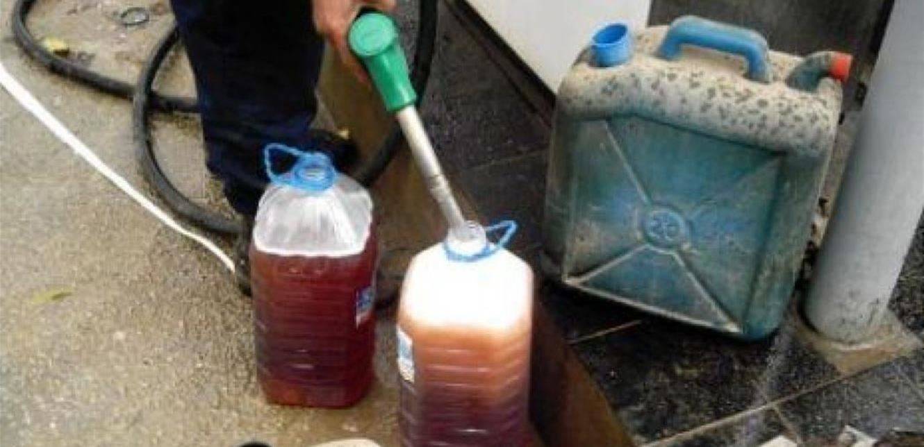طوابير سيارات في طرابلس لتعبئة مازوت بـ10000 ليرة (صور)
