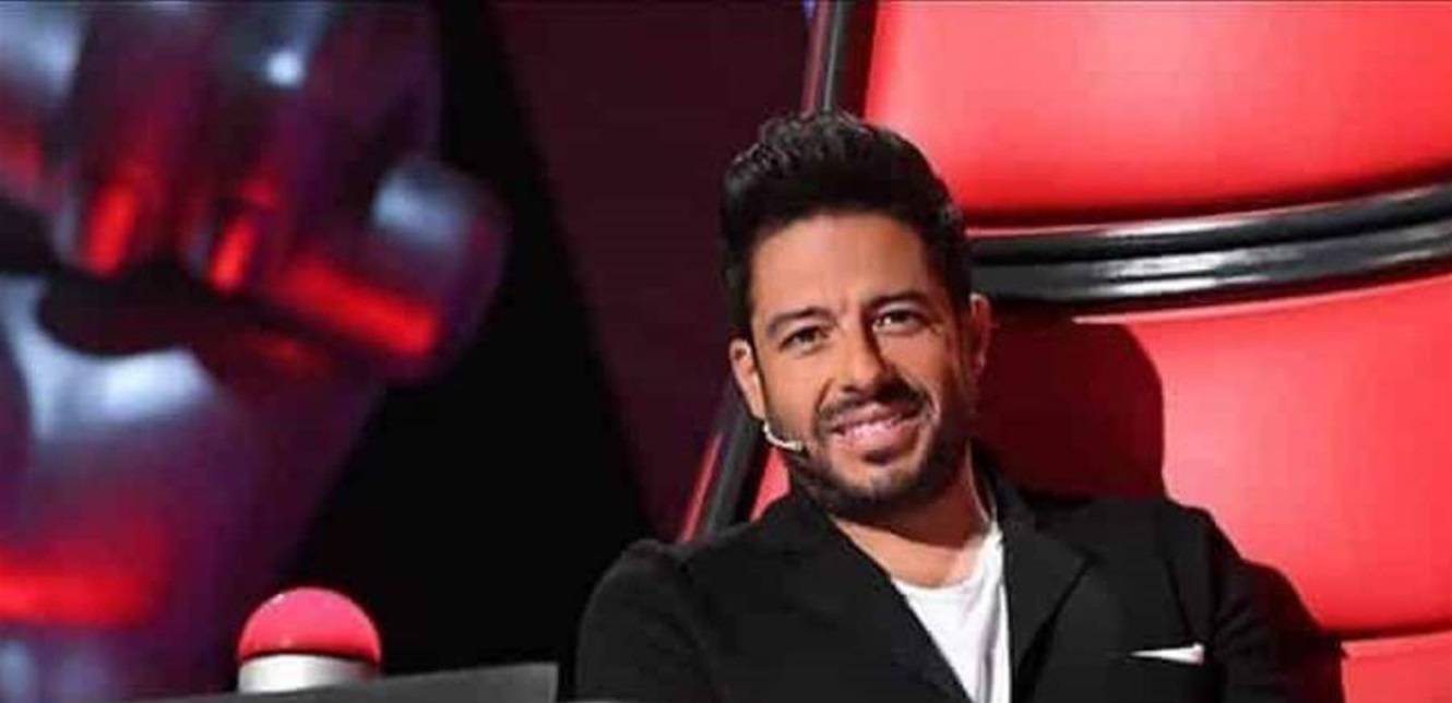 محمد حماقي في موقفٍ محرج على المسرح: 