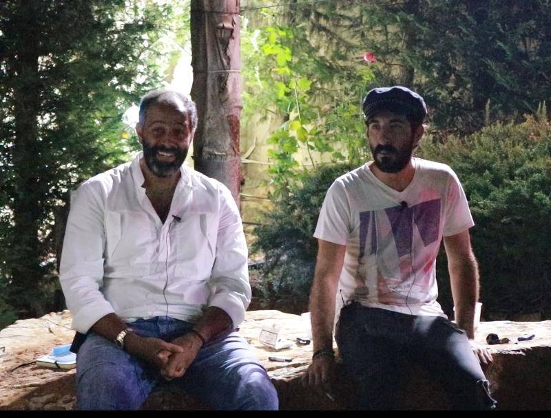 العلم والفن مرآة المجتمع
بين الدكتور خالد غطاس والشاعر علي المولى