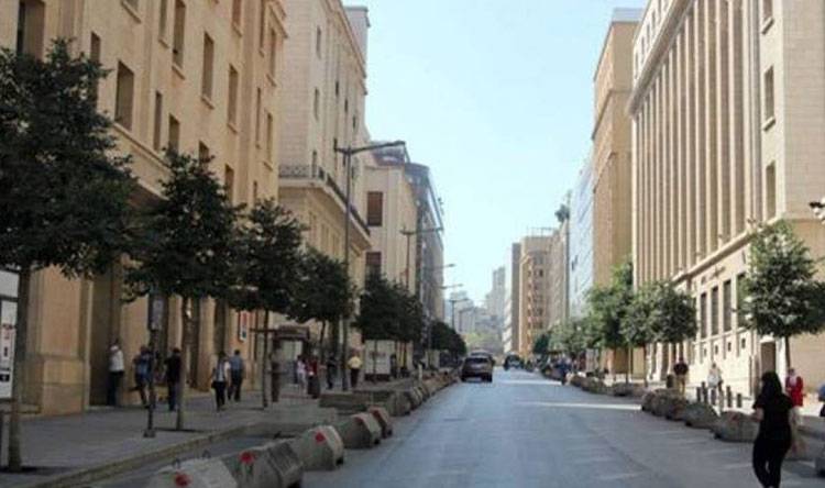 دخول محتجين الى مصرف في وسط بيروت للمطالبة بأموال المودعين