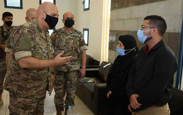 تفقد ثكنة عرمان والتقى أهالي الشهداء العسكريين الـ6