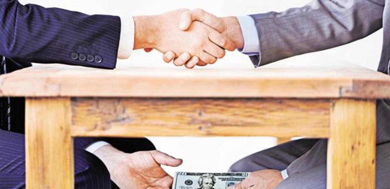 قانون الإثراء غير المشروع شمل الوزراء والنواب.. فهل سيحاكم القضاء ناهبي المال العام؟