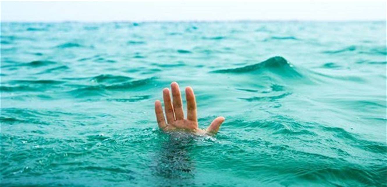 جثة عائمة على شاطئ القلمون (صورة)