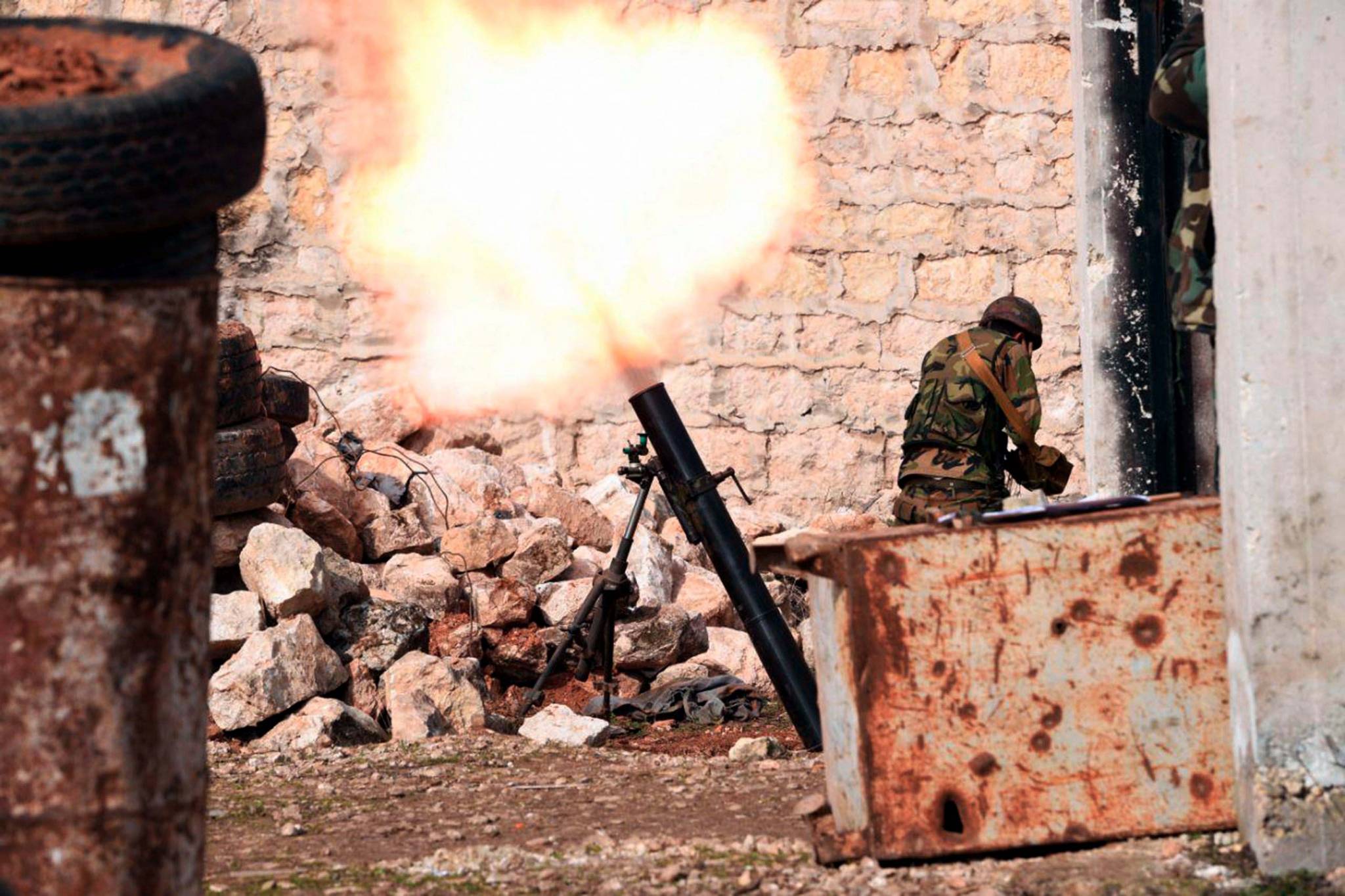 اشتباكات بين الجيش السوري وفصائل موالية لتركيا في حلب
اردوغان : لن اقبل بحدوث مأساة جديدة في ادلب