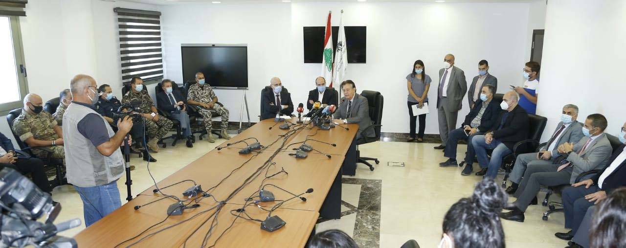 اتفاق على تعديل مستلزمات «الحماية الشخصية»
حسن : التغطية الاستشفائية مُؤمّنة من قرض البنك الدولي
هارون : رفع الدعم كلام «سوريالي» سيؤدي الى كارثة صحية