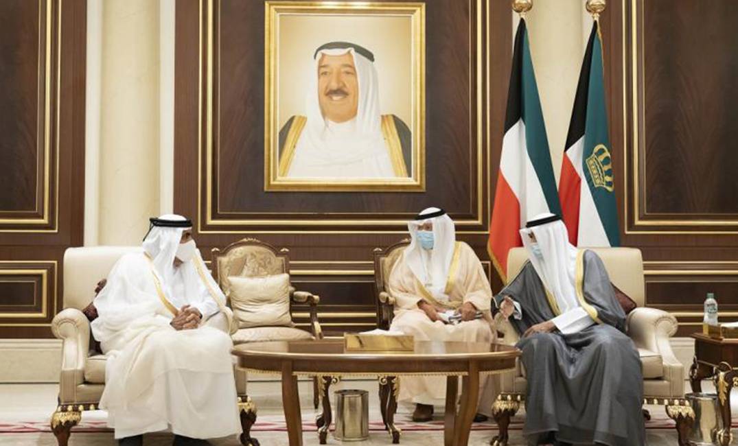 امير الكويت الجديد يفتح على قطر