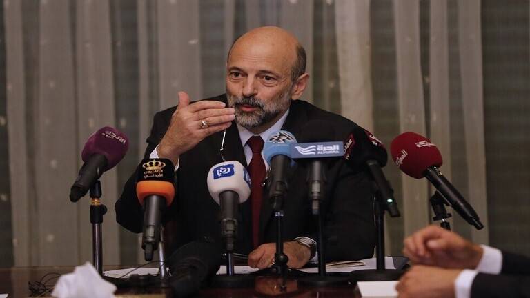 رئيس الوزراء الأردني: ارتفاع الإصابات بكورونا قد يجعلنا نستعد للسيناريو الأسوأ