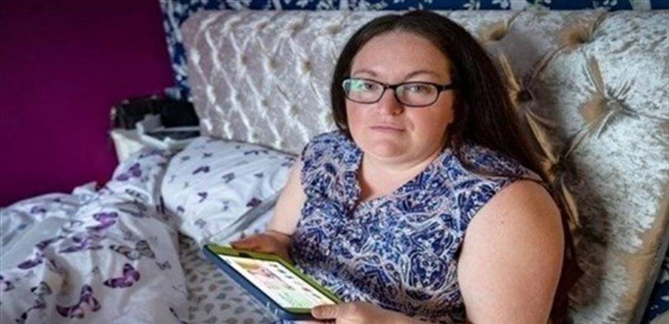 أنفقت مبالغ طائلة... تتسوّق عبر الإنترنت أثناء النوم!