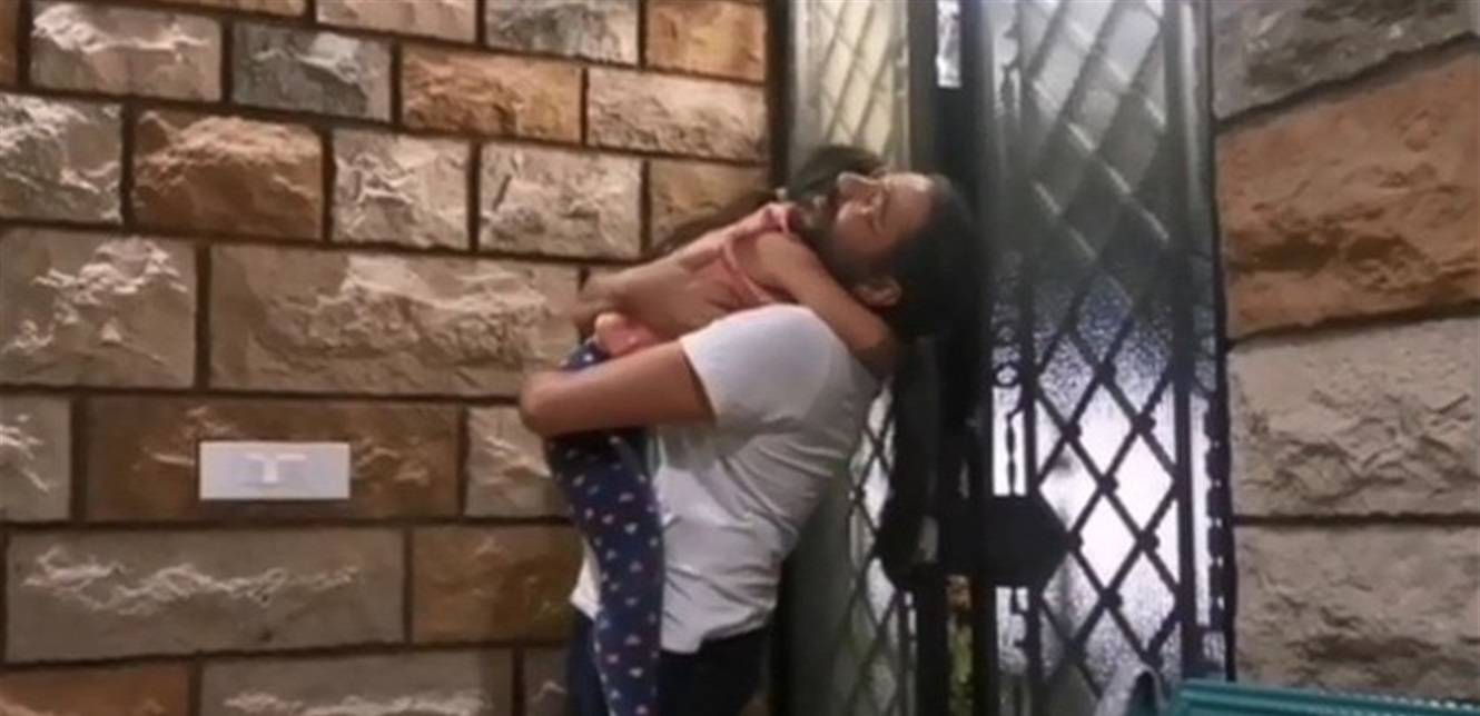 فيديو مؤثر... جاد بو كرم يلتقي ابنته بعد 19 يوماً من الحجر!