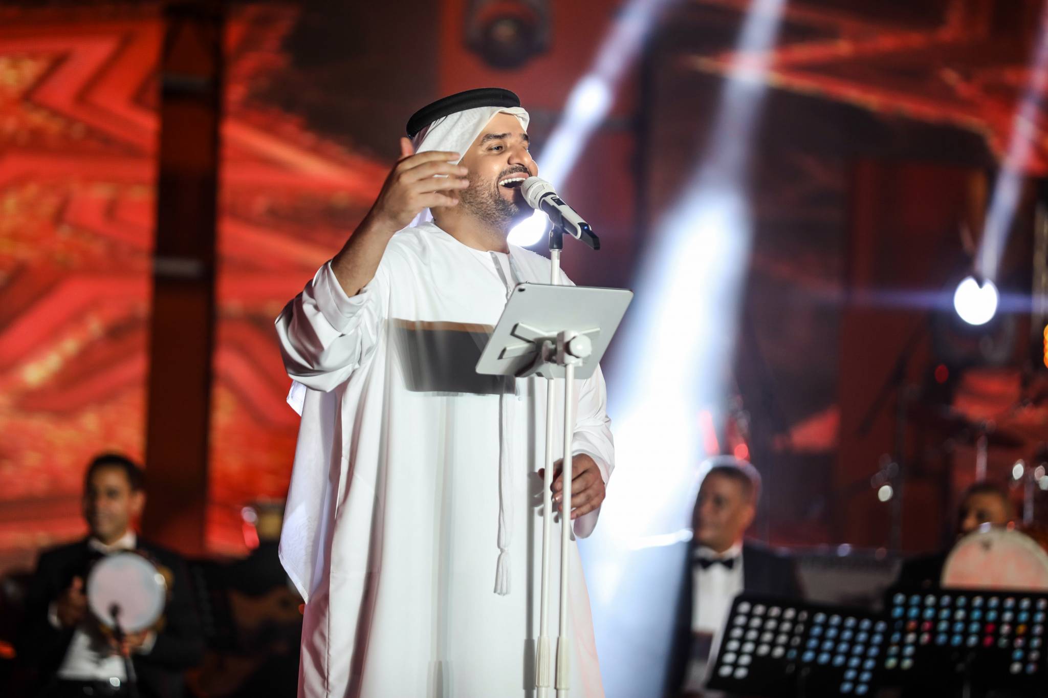 حسين الجسمي يشارك مصر إحتفالاتها بانتصارات أكتوبر الـ47