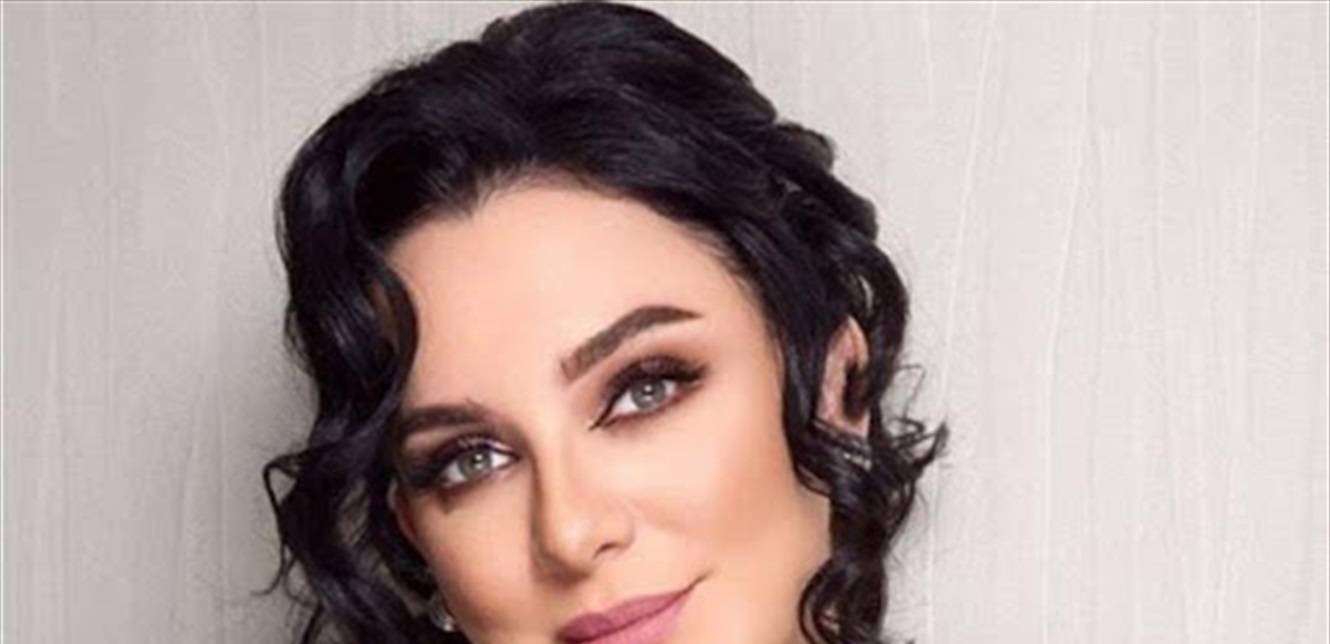هذه الجميلة والدة سلاف فواخرجي.. والأخيرة تتحدّث عنها بطريقة مؤثرّة (صورة)
