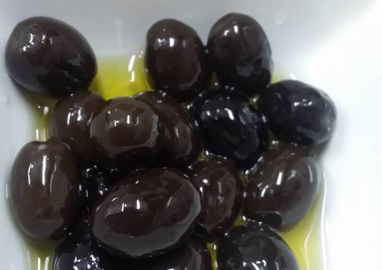 فوائد مذهلة يحققها تناول الزيتون الأسود