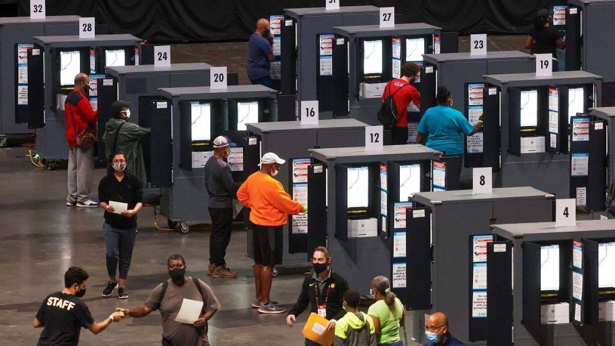 10 ملايين أميركي أدلوا بأصواتهم في الانتخابات الرئاسية
وترامب: أترشح بمواجهة أسوأ منافسٍ في التاريخ