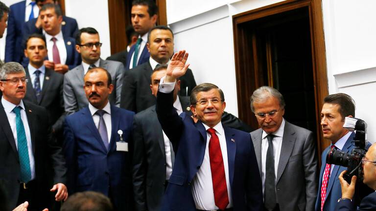 داود أوغلو يتهم أردوغان ببيع قضية 