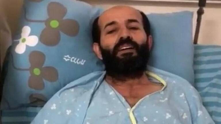 المعتقل ماهر الأخرس يطالب بتلقي العلاج بمستشفى فلسطيني