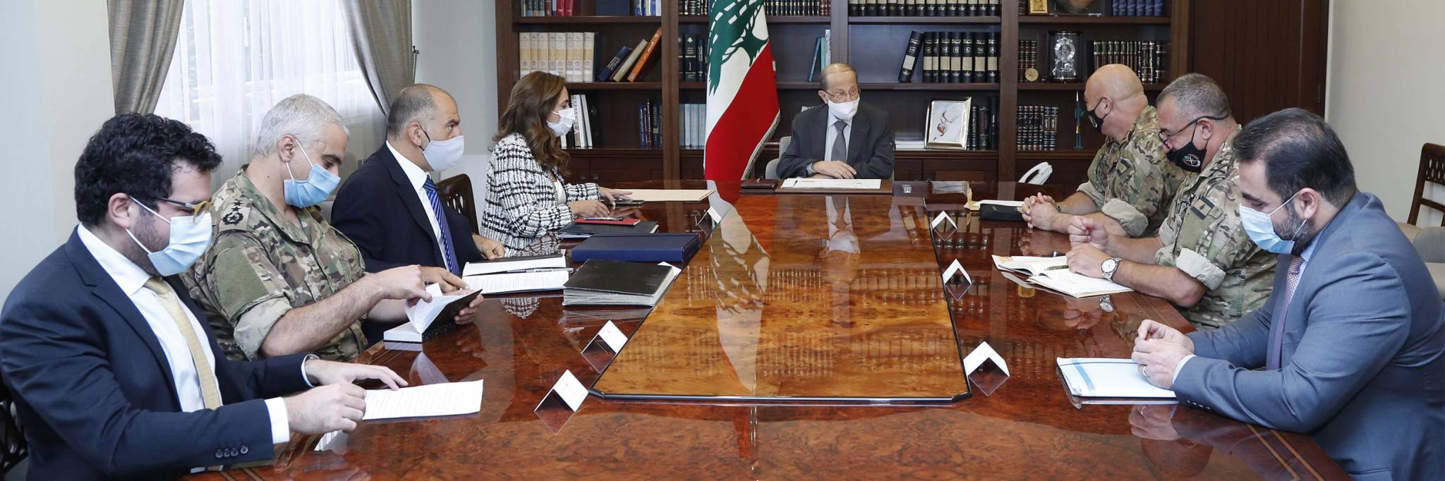 مفاوضات ترسيم الحدود انطلقت وحزب الله يتحفظ على المدنيين بالوفد اللبناني
هل يرغب عون بـ«مخزومي» أو «عدرا» لرئاسة الحكومة؟ وباسيل: القبول بالحريري تكرار للخطأ
ساعات حاسمة للاستشارات: هل سيتمكن الحريري من تجاوز العقد الداخلية والخارجية؟
