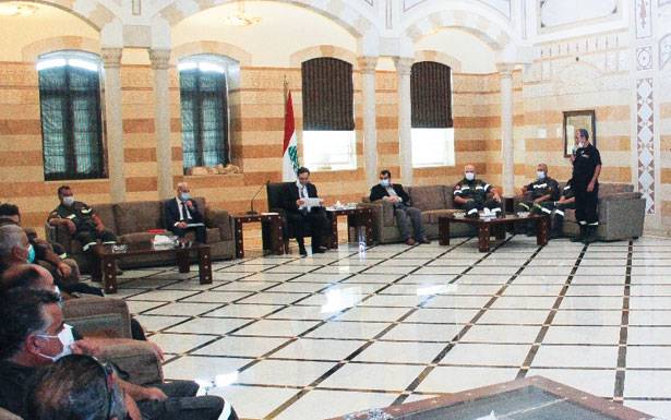 وقّع قرار الكشف على أضرار انفجار الطريق الجديدة