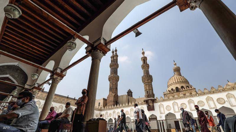 الأزهر يدين حادثة "قطع الرأس" في باريس