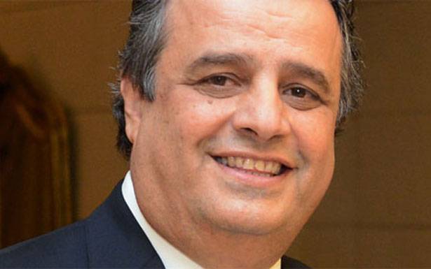 عازار: اصبت بفيروس «كورونا» وعلى من خالطني اجراء الفحص وحجر نفسه
